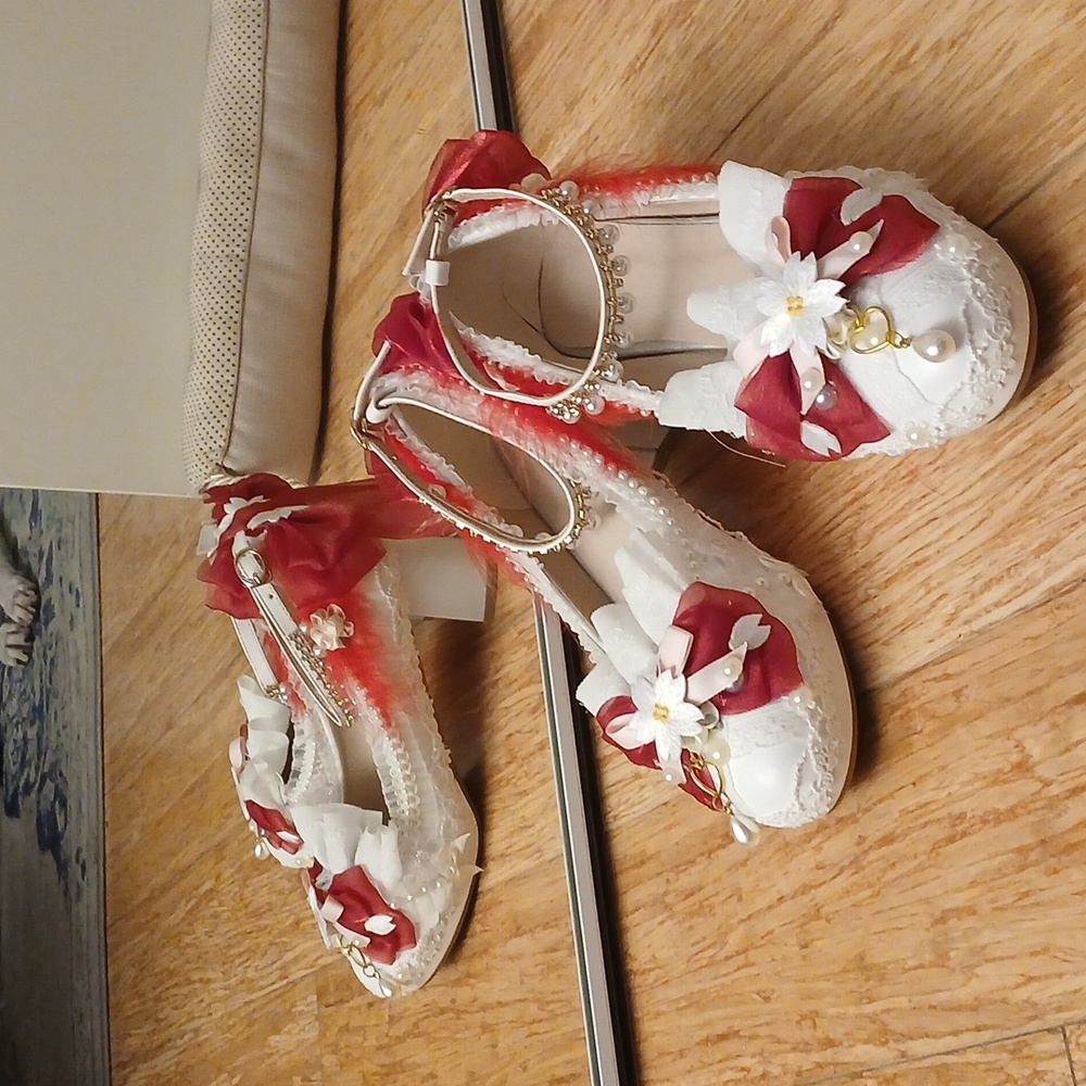 Pretty embellished coquette heels, size 41 (9), NIB
